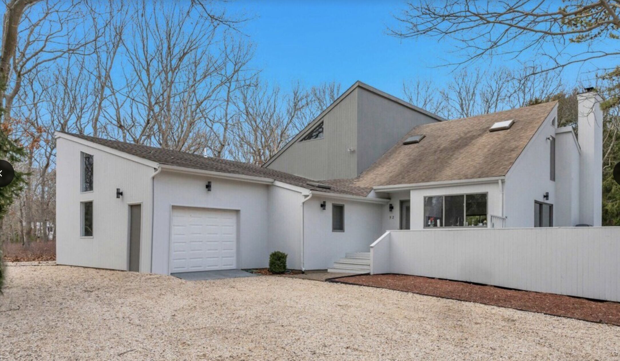 Luxurious Summer Retreat in East Hampton with a Private Basketball Court