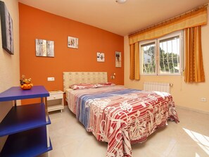 2 室のベッドルーム、旅行用ベビーベッド、WiFi (無料)