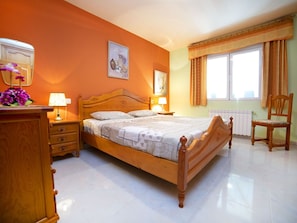 2 Schlafzimmer, Reisekinderbett, kostenloses WLAN