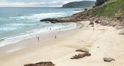 Family-friendly tranquil house Plettenberg Bay area. 400m from stunning beach.