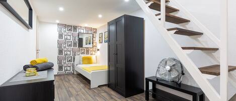 7 bedrooms, in-room safe, iron/ironing board, free WiFi