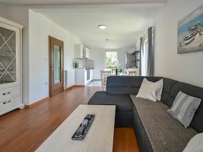TV - Nice apartment for 3 people with A/C, pool, WIFI, TV, terrace and panoramic view (Poreč)