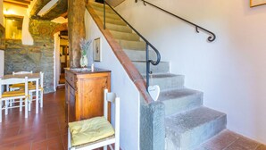 A staircase with a heart-shaped welcome sign, a wooden cabinet, and a dining area with chairs and a table. - Wonderful  villa for 8 people with WIFI, A/C, private pool, TV and patio (Greve In Chianti)