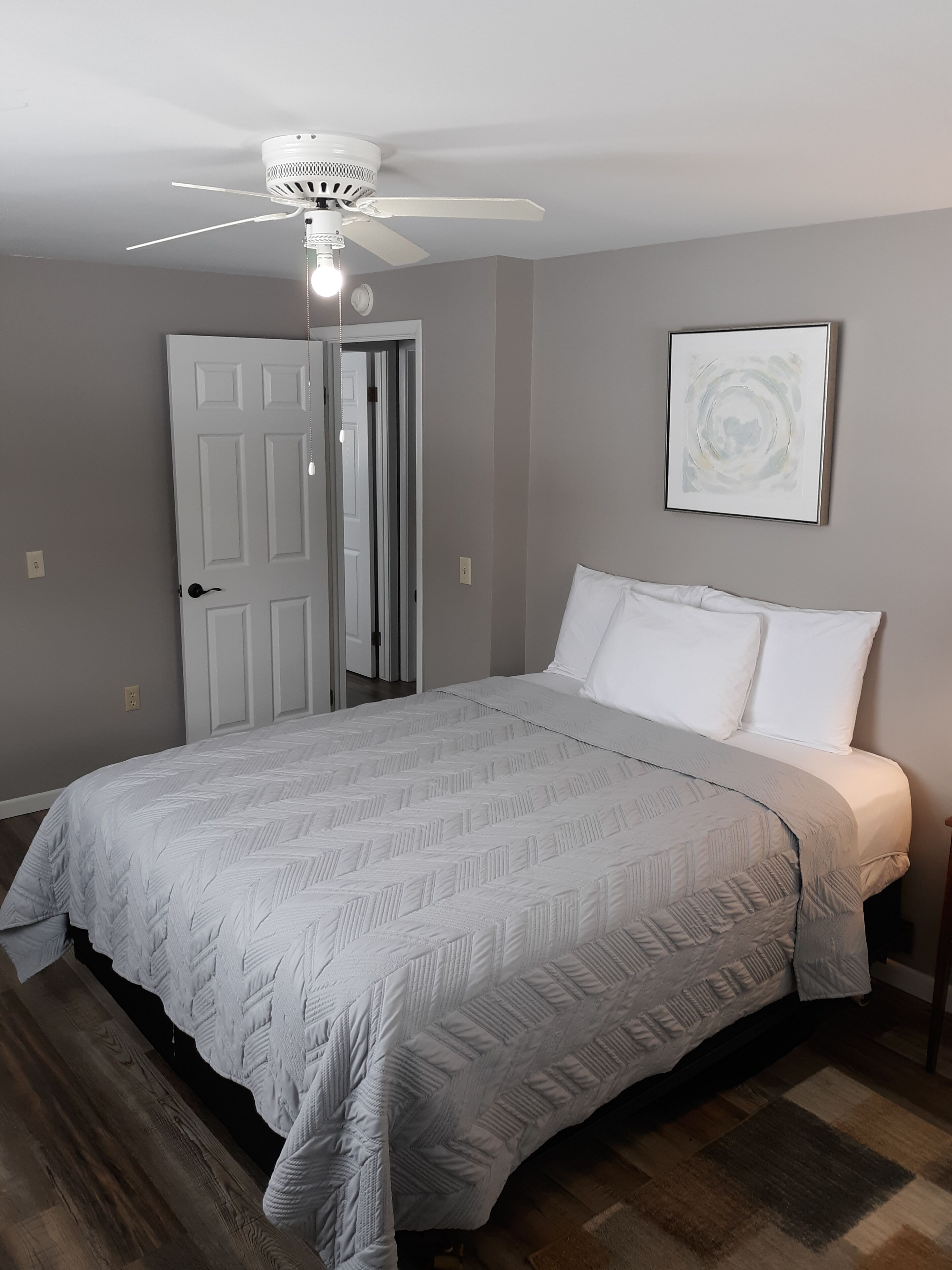 3 dormitorios, escritorio, tabla de planchar con plancha y wifi gratis