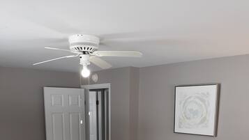 3 slaapkamers, een bureau, een strijkplank/strijkijzer, gratis wifi