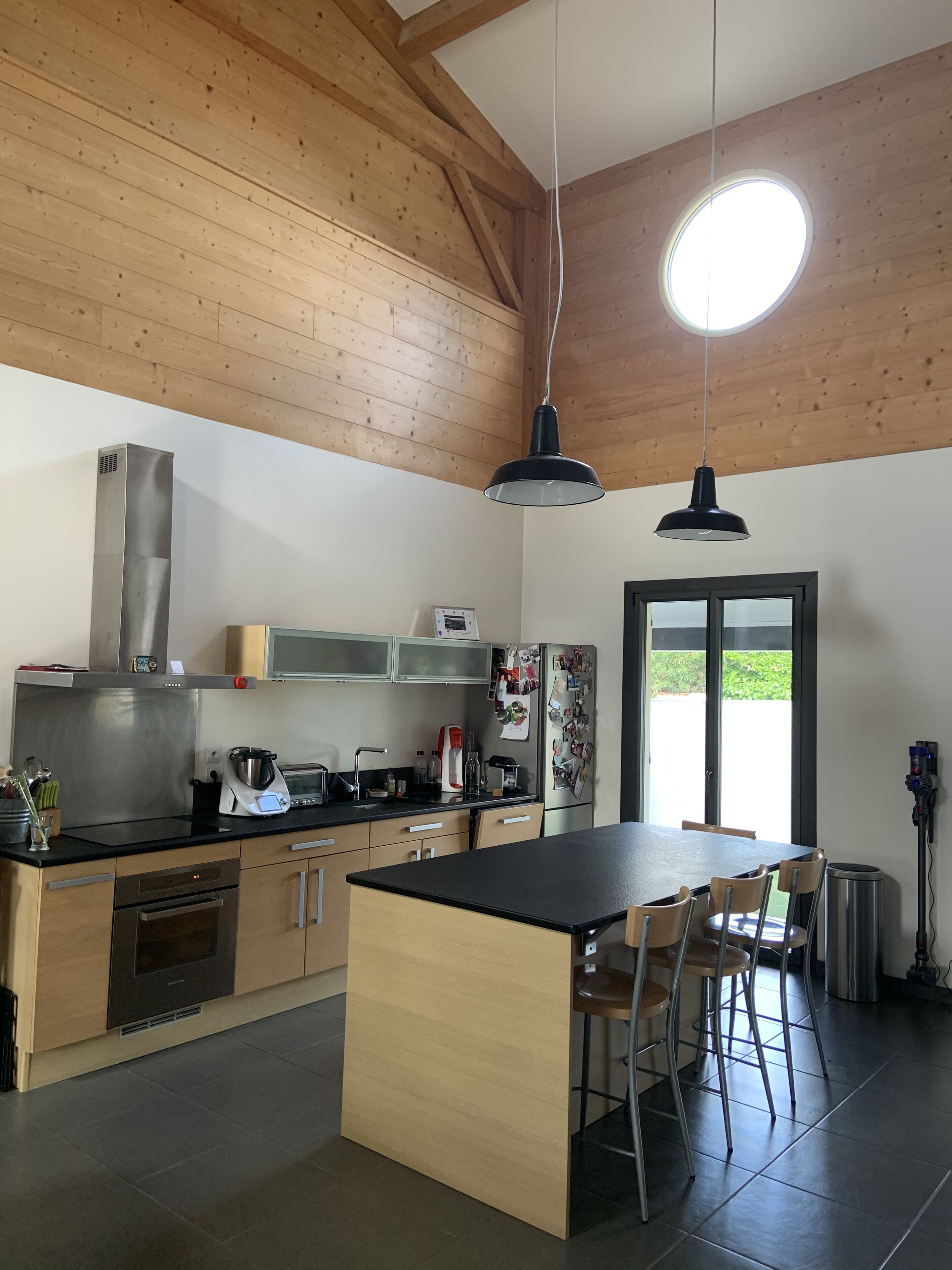 ميكروويف، غسالة أطباق، ماكينة لصنع القهوة/الشاي