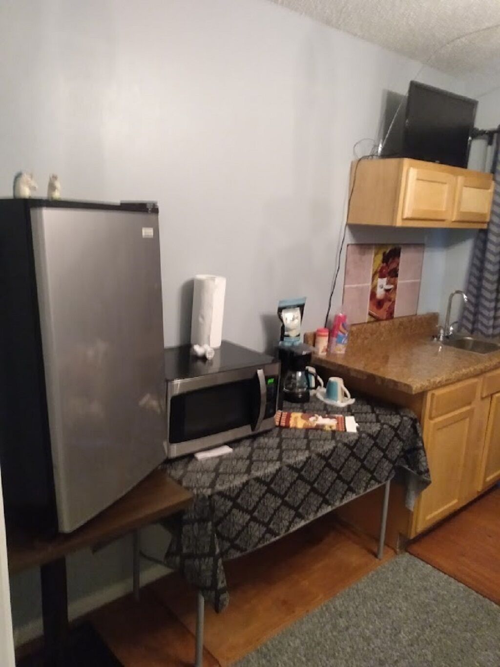 Frigorífico, microondas, cafetera o tetera y tostadora