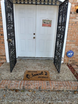 Exterior detail - Valerie's Victoria's Small Apartment #1 (Mobile)