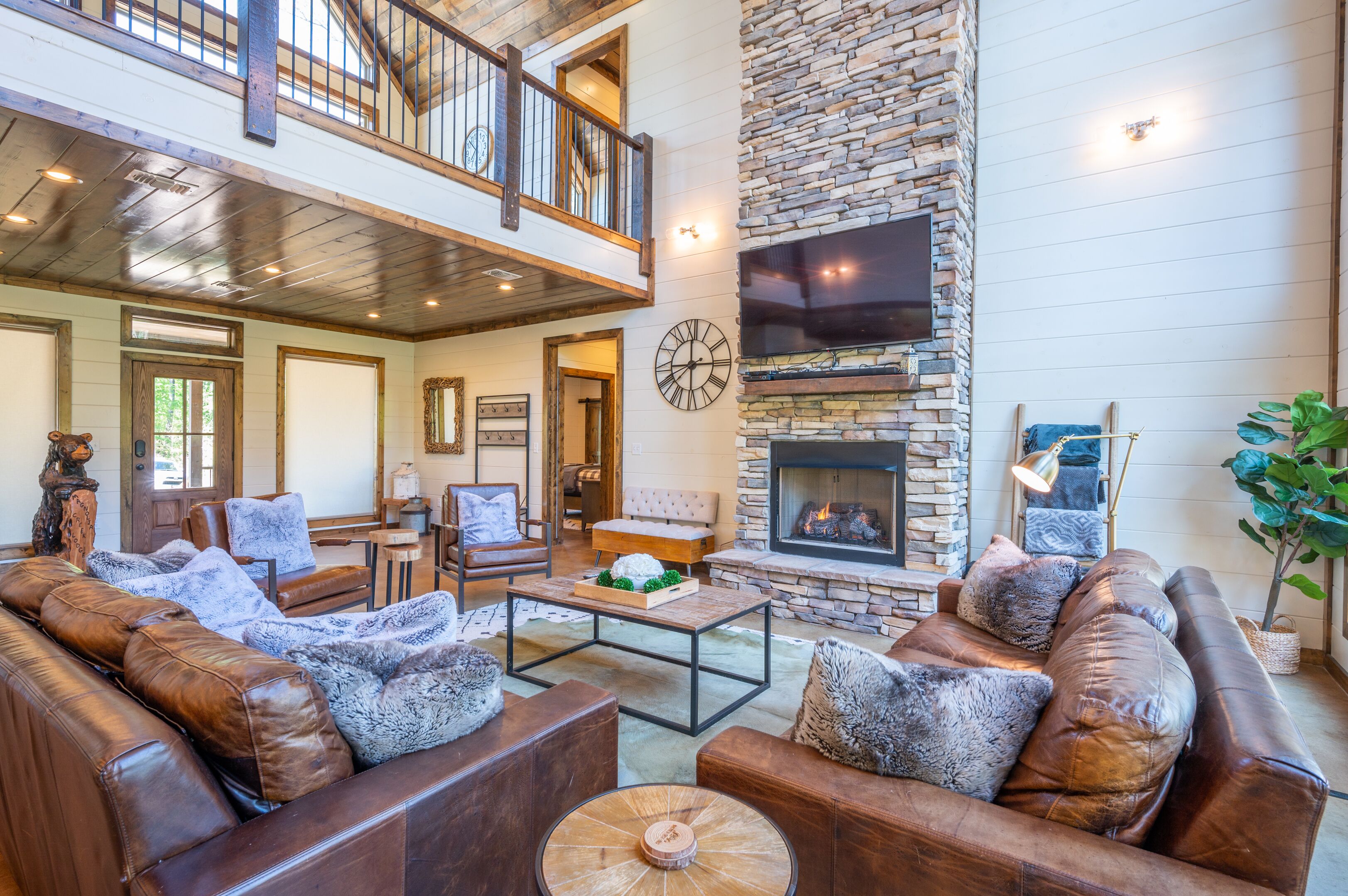 GRAND LUXE "Magnolia Creek Lodge" 6+ Bedroom Modern Luxury Lodge Minutes from Br