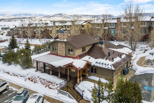 Guest-Favorite Ski Home in Bear Hollow w/ Hot Tub – Sleeps 18 – King/Queen Beds