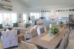 Dining - Pelican Wharf, Pool/Hot Tub (Crystal Beach)
