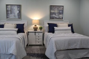 6 bedrooms, travel cot, WiFi, bed sheets