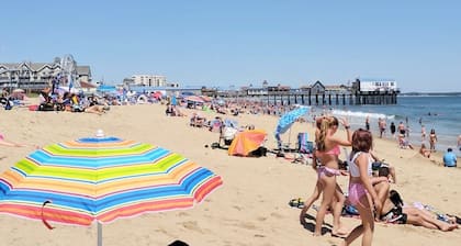 Escape to the Beach! Cozy Condo in downtown OOB.