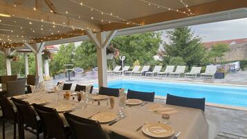Outdoor dining
