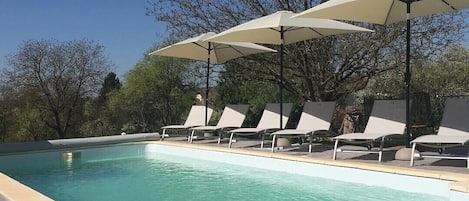 Alberca al aire libre y alberca climatizada