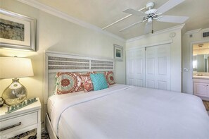 1 bedroom, iron/ironing board, WiFi, bed sheets - South Seas Villa, RARE Washer Dryer in UNIT Newly Renovated-MONTHLY ONLY (Captiva)