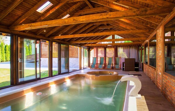 Piscine intérieure