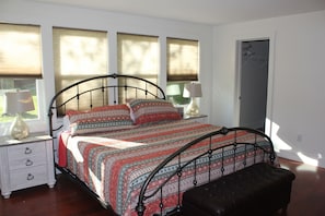 3 chambres, fer et planche à repasser, Wi-Fi, draps fournis