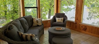 LAKE LIFE AT ITS BEST FOR YOUR GET AWAY