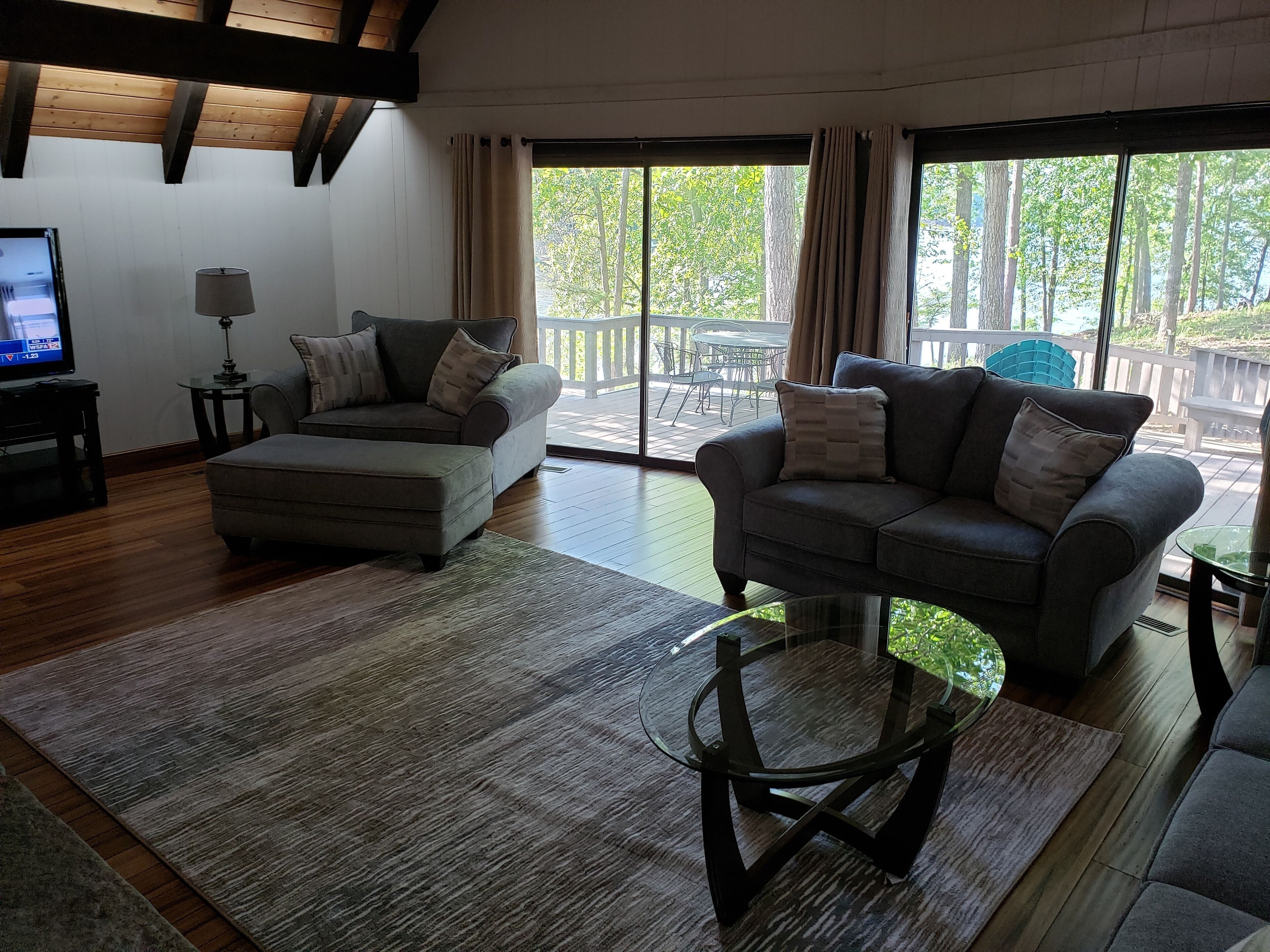 LAKE LIFE AT ITS BEST FOR YOUR GET AWAY