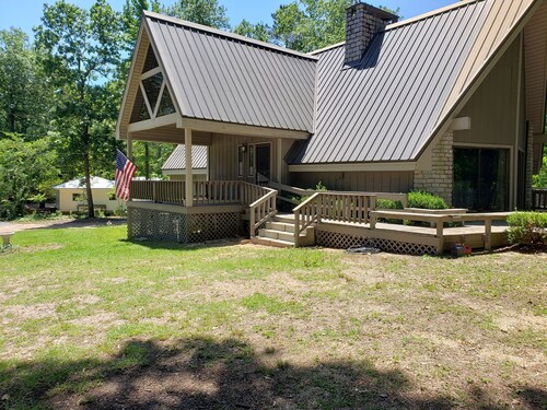 LAKE LIFE AT ITS BEST FOR YOUR GET AWAY