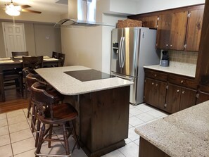 Fridge, microwave, oven, stovetop - LAKE LIFE AT ITS BEST FOR YOUR GET AWAY (Wetumpka)