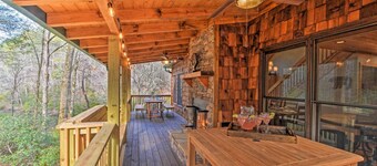 The Rainbow Lodge- Riverfront, Fiber, HotTub, Fish, DogOK, Game Room, Movie Room