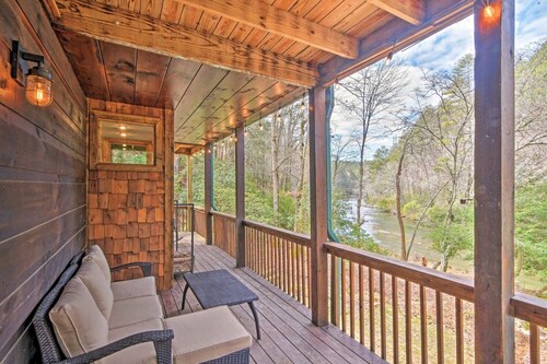 The Rainbow Lodge- Riverfront, Fiber, HotTub, Fish, DogOK, Game Room, Movie Room