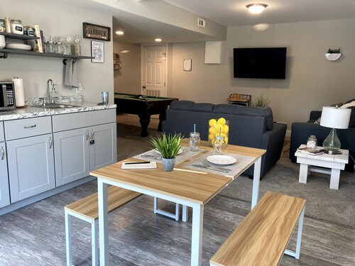 Private Nashville Guest Suite - King Bed - Massage Chair - Private Entry