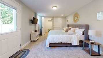 1 bedroom, iron/ironing board, travel cot, free WiFi