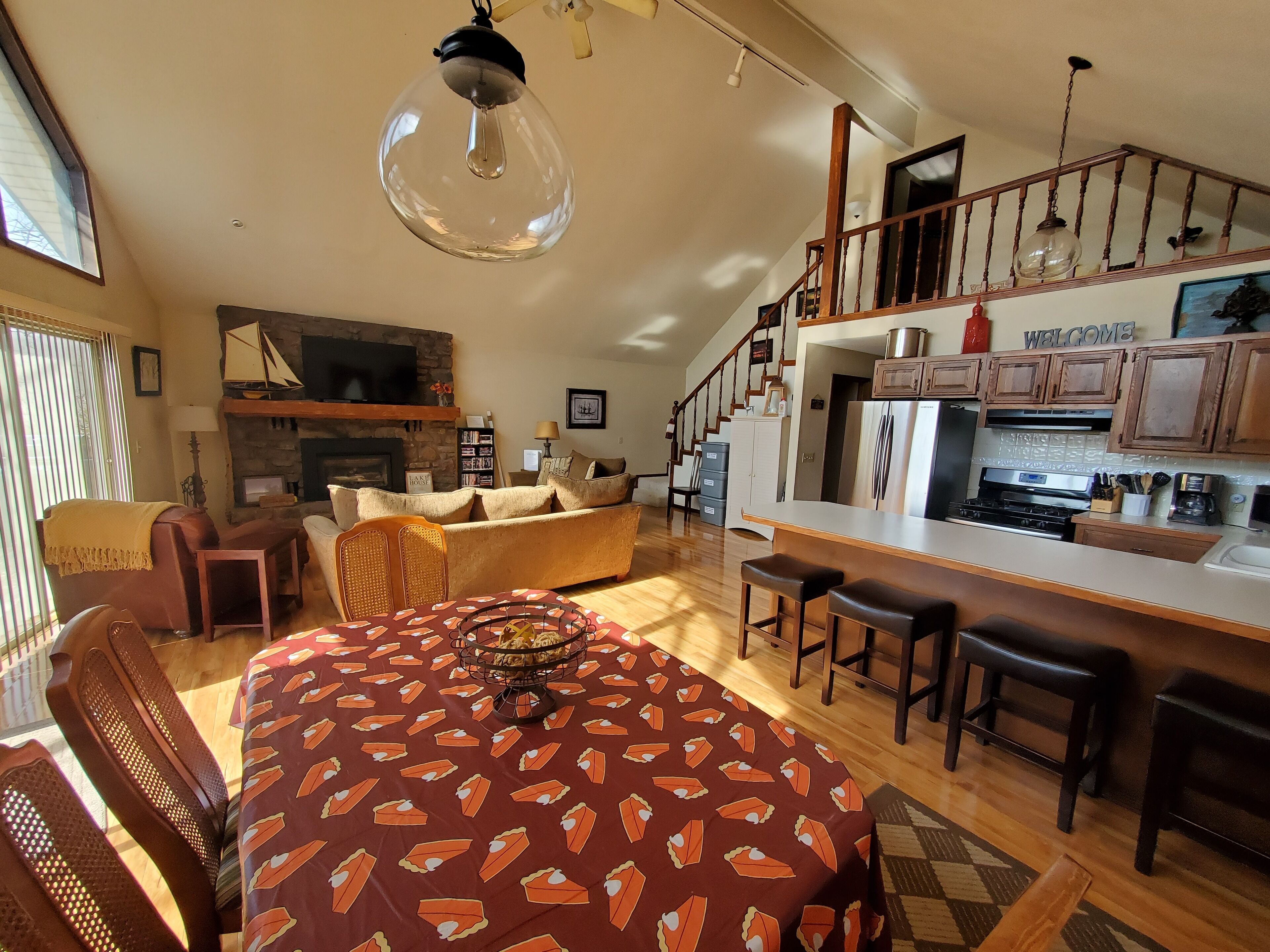 Beaver Ridge-Big Lake View-Pool & Marina Nearby! Big Fire Pit for Group!