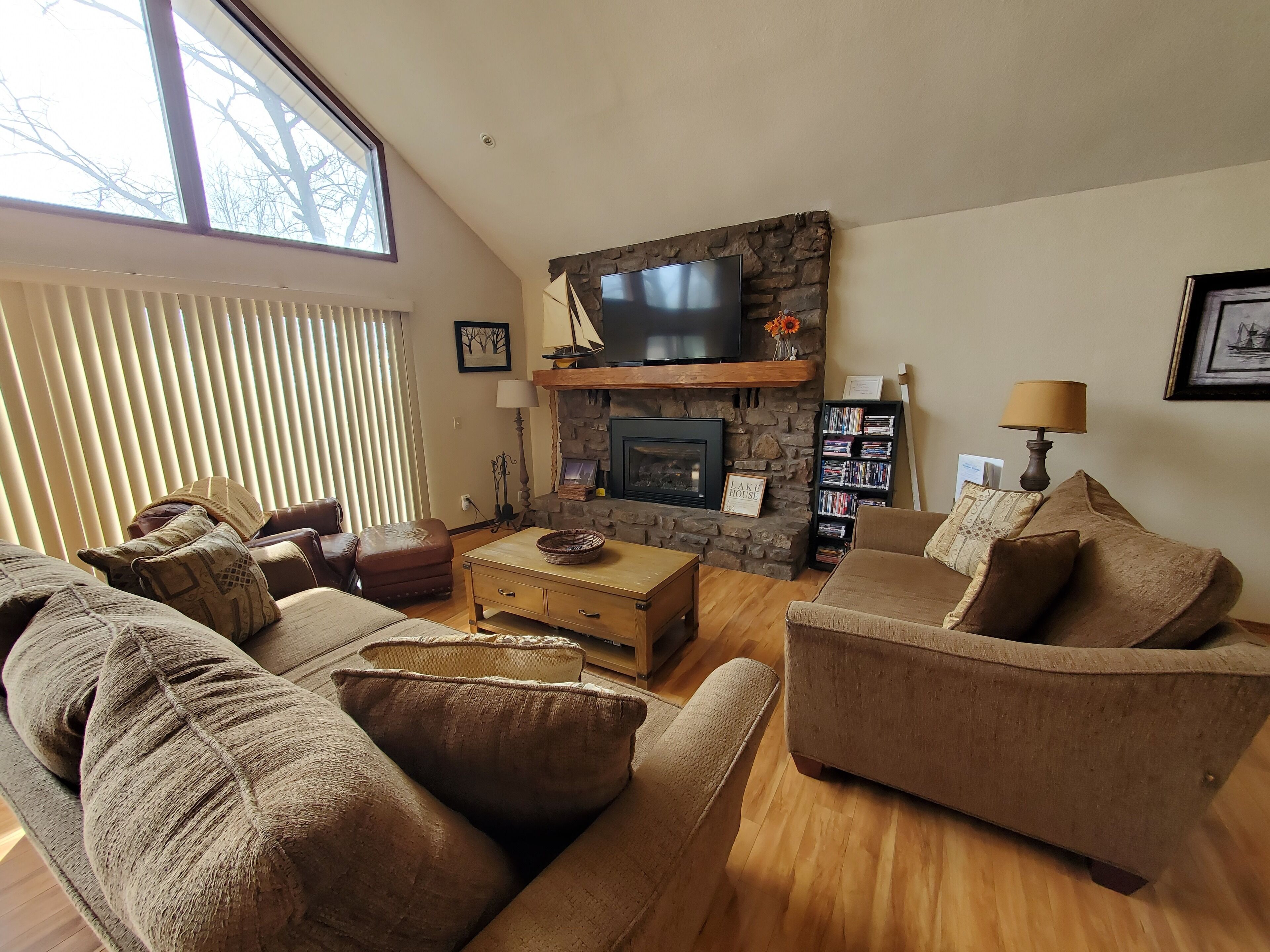 Beaver Ridge-Big Lake View-Pool & Marina Nearby! Big Fire Pit for Group!