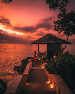 Hi ha 2 restaurants amb plats de cuina internacional