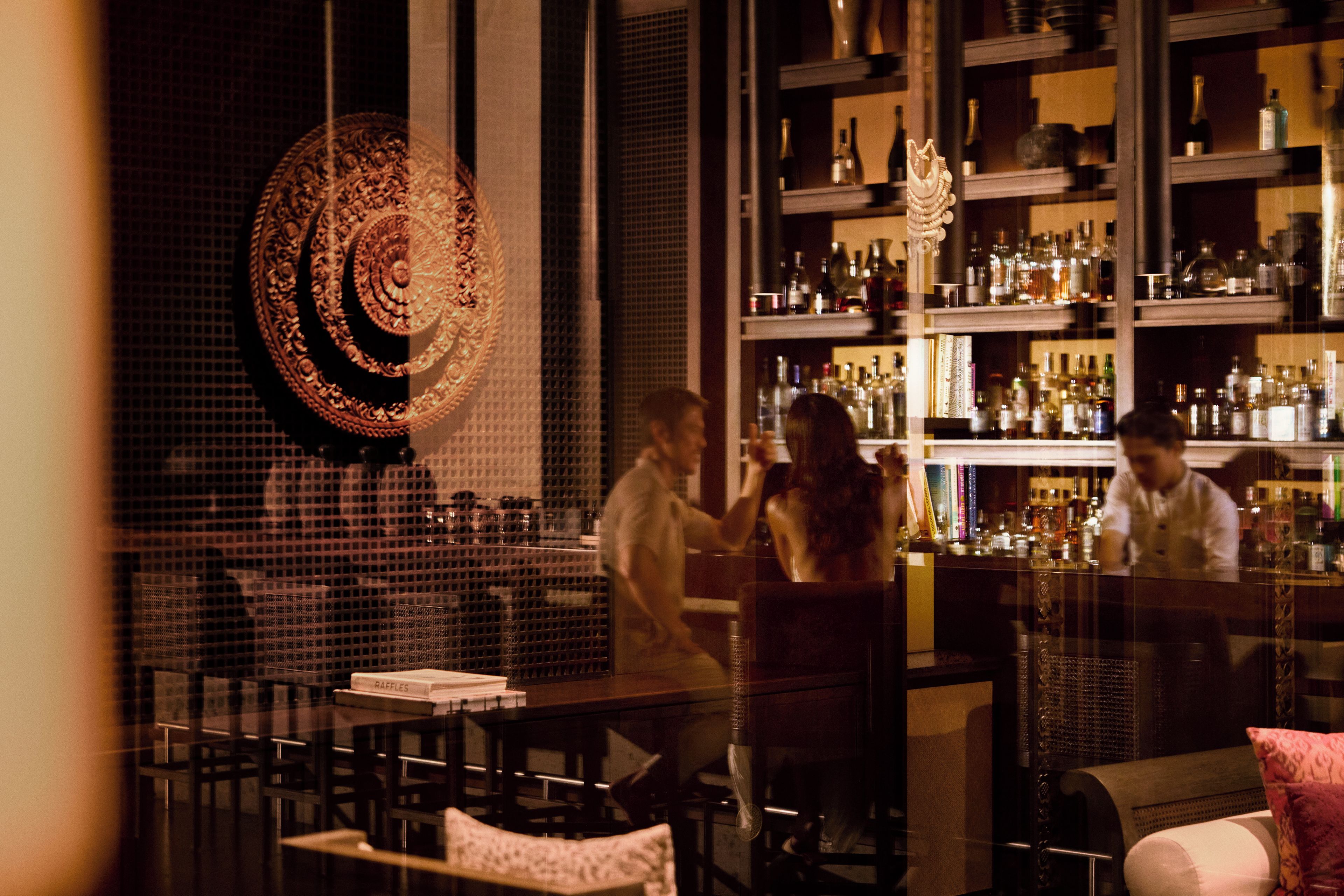 Cocktail bar, ocean views, open daily