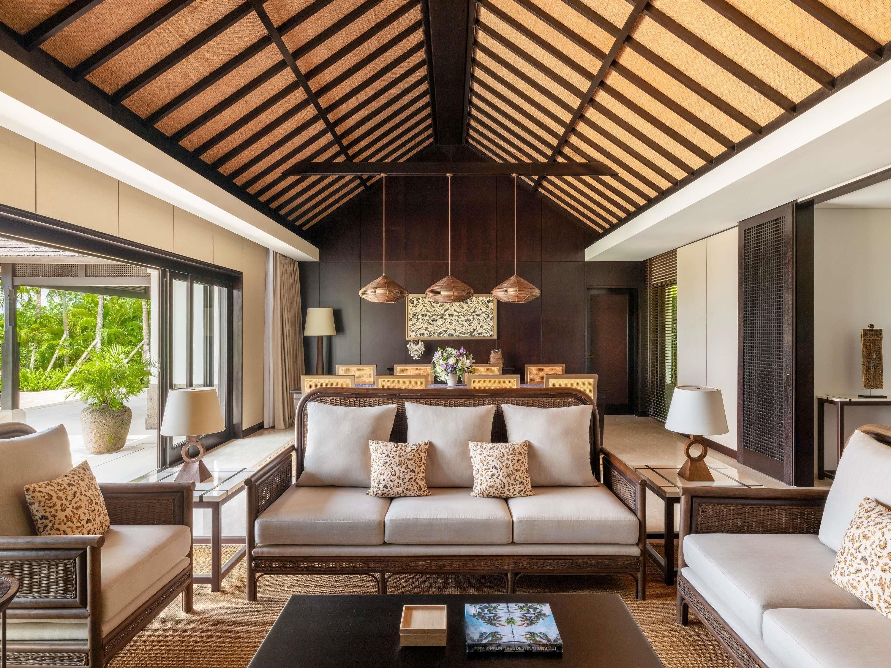 Villa, 3 Schlafzimmer, eigener Pool, Meerseite | Hochwertige Bettwaren, kostenlose Minibar, Zimmersafe, Schreibtisch