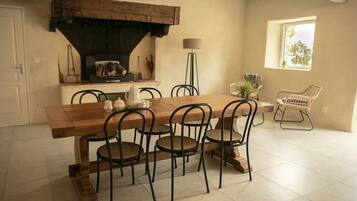 Comfort Cottage | Private kitchen | High chair