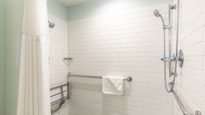 Haartrockner, Handtücher, Toilettenpapier