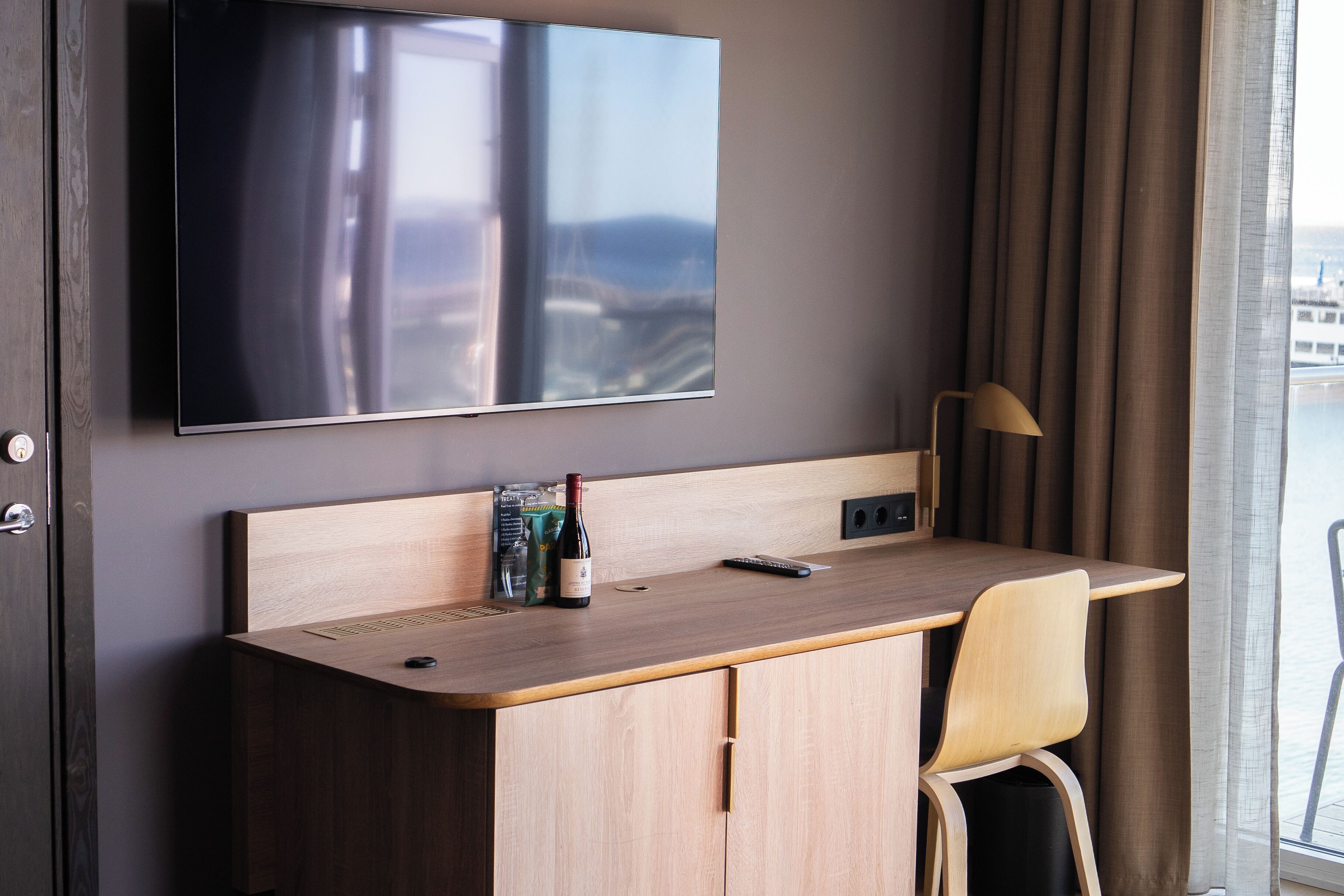 superior twin room, harbour view | premium bedding, down duvets, minibar, desk