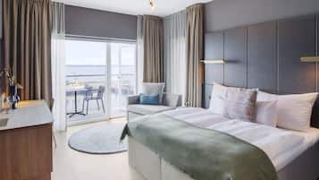 Superior Twin kamer, uitzicht op haven | Luxe beddengoed, donsdekens, een minibar, een bureau