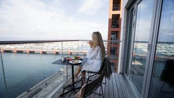 Literie de qualité, couette en duvet, minibar, bureau