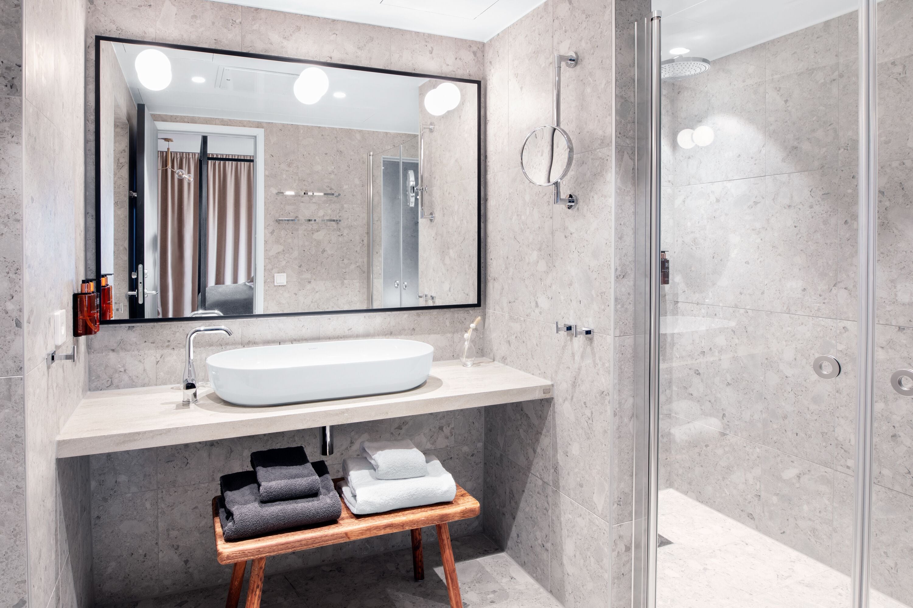 deluxe double room | premium bedding, down duvets, minibar, desk