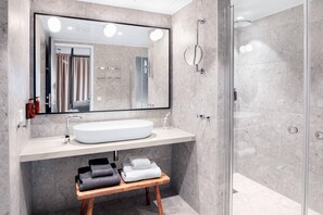 Habitación doble superior, no fumadores | Ropa de cama de alta calidad, edredones de plumas, minibar y escritorio