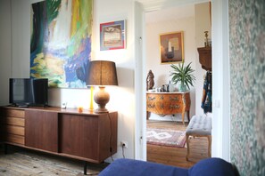 Suite exclusive, salle de bain privée, vue sur le parc | Bar-salon