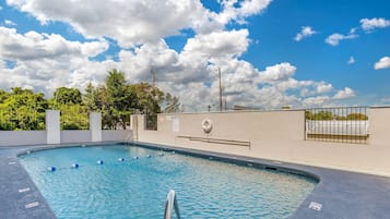 季節性室外游泳池