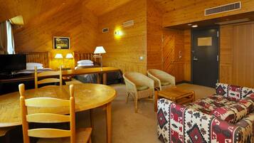 Deluxe Twin Room(4F), Non Smoking | Free WiFi, bed sheets