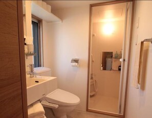 Standard Twin Room | Bathroom | Free toiletries, hair dryer, bathrobes, slippers - Bart Inn Kugenuma Resort (Fujisawa)