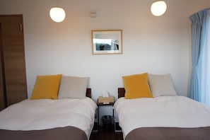 Standard Twin Room | Individually decorated, individually furnished, desk, laptop workspace
