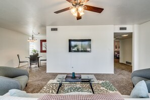 Living area - Mid-Century Modern in the Heart of Tucson (Tucson)