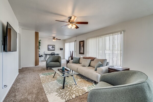 Living area - Mid-Century Modern in the Heart of Tucson (Tucson)