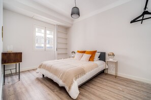 3 makuuhuonetta, silitysrauta/-lauta, ilmainen Wi-Fi, vuodevaatteet